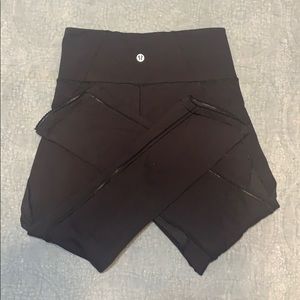 black lululemon cropped leggings